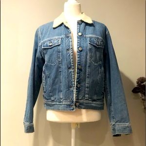 Jones Jean women classic jean winter jacket with faux white fur. Size S.